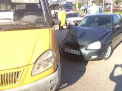 В Волгодонске в ДТП пострадали водитель и пассажиры маршрутного такси 