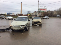 В Волгодонске «Дэу» и «десятка» столкнулись на въезде в новый город