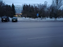 В Волгодонске возле МИФИ двух молодых женщин сбил водитель ВАЗа 