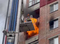 Крупный пожар произошел в 14-этажном доме на Степной