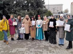 Два Гран-при на областном конкурсе национальных костюмов заняли мастера ДК «Октябрь»