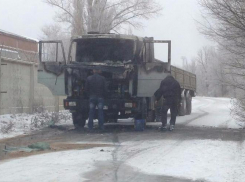 Фура сгорела на Прибрежной в Волгодонске