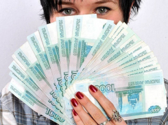 Молодая сотрудница банка решила взять деньги заемщиков себе