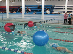 Волгодонские пловцы опробовали глубину шахтинского бассейна