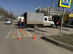 На «зебре» не припаркуешься: дорожники установили барьерные ограждения у двух пешеходных переходов города