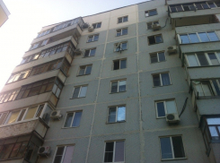 В Волгодонске 56-летняя одинокая женщина выбросилась из окна многоэтажки