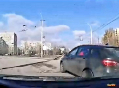 Властелины колец: волгодонские водители продемонстрировали «перекрестный» проезд на «Мирном Атоме»