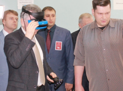 Виктору Мельникову показали в ВИТИ НИЯУ МИФИ виртуальную реальность атомщиков
