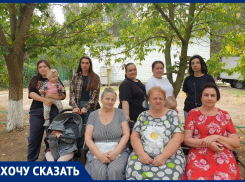  «Мужчина закрыл маленького ребенка своим телом»: появились новые подробности падения дерева на детскую площадку в Волгодонске 