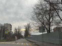 Вандалы украли дорожный знак на улице Ленина