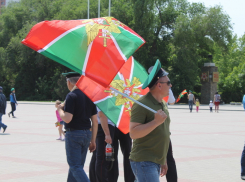 Пограничники Волгодонска прошествовали колонной по улице Ленина