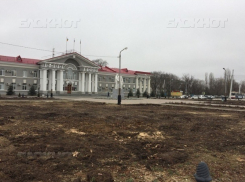 Когда зазеленеет сквер на площади Ленина: в Волгодонске не могут найти деньги на благоустройство вырубленного сквера