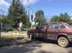 «Озаборен» весь город: Жители Волгодонска жалуются на неуместное турникетное ограждение