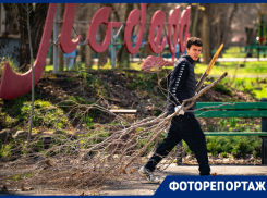 Была угроза срыва паркового сезона: волгодонцы провели один из самых масштабных субботников в «Победе»