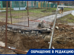 «Вырыли и забыли»: траншея возле детского сада в Волгодонске доставляет массу неудобств жителям