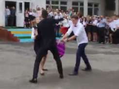 Необычный флешмоб школьников 1 сентября попал на видео
