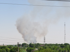 Загоревшийся комбайн стал причиной пожара в хуторе Сухая Балка