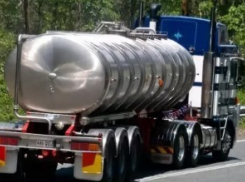 На трассе Зимовники-Волгодонск задержали угонщика грузовика с 49 тоннами дизельного топлива 