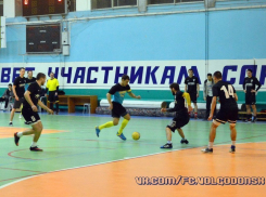 Команда из Зимовников продолжает лидировать в чемпионате Волгодонска по мини-футболу