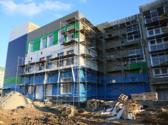 Почти миллиард рублей освоил подрядчик при строительстве новой школы на В-9