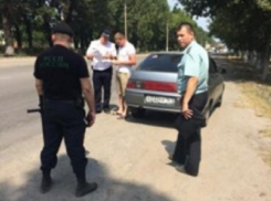 В Волгодонске судебные приставы конфисковали автомобиль прямо на улице