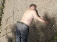 Мертвый 29-летний мужчина был найден у МКД на Курчатова