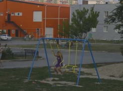 Девятилетней девочке оторвало палец на качелях в Волгодонске