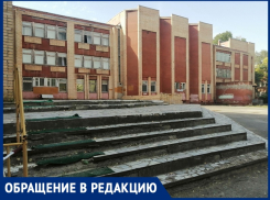 «Разочарование с первого дня»: мама об отсутствии праздника для младшеклассников в лицее «Политэк»