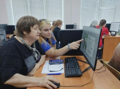 Разговаривать с нейросетями учат пенсионеров Волгодонска