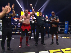 Чемпион WBA Дмитрий Кудряшов победил большого американца на ринге в Самаре  