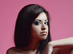 Брюнетка с двумя высшими образованиями — третья претендентка на титул «Мисс Блокнот-2014»