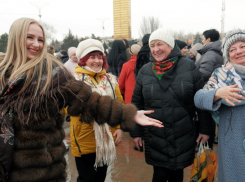 Блины елись, песни пелись, чучело сжигалось: как Волгодонск отпраздновал Масленицу