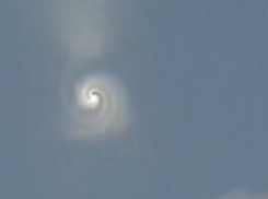 Читатели «Блокнота» поделились видео светового вихря от ракеты «Тополь» в небе над Волгодонском 