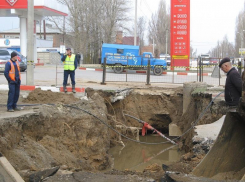 В Волгодонске на улице Степной провалился асфальт