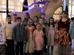 Губернаторские подарки к Новому году получили 11 школьников из Волгодонска