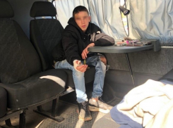 Подросток, взрывающий украденные петарды, попал в травмпункт с травмой руки