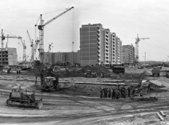 Прибытие эшелона с киргизами и узбеками, рождение В-16 и борьба с самостроем: горячие новости Волгодонска 38 лет назад