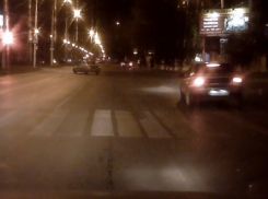 «Папа, он что, дурак?» − водитель дрифтанул на пешеходном переходе в центре Волгодонска