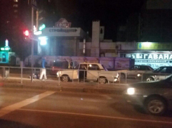 Лежит на земле, вроде шевелится, - очевидцы о сбитом на Курчатова пешеходе 