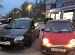 Ищут свидетелей: участницы аварии на парковке не смогли прийти к компромиссу