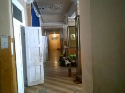 Бездомных женщин с детьми отправляют в нежилое аварийное здание за 200 километров от Волгодонска 