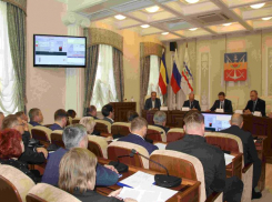 Рекордная явка депутатов на заседание Думы совпала с днем рождения Алексея Фирсова