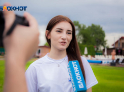 Нервы помешали Ольге Кравченко прыгнуть с разбега дальше всех на спортивном этапе "Мисс Блокнот"