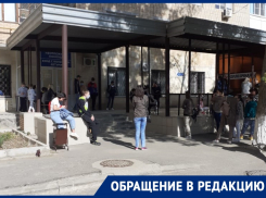 «Дети с температурой несколько часов стоят в очереди на улице»: волгодонцы о работе поликлиники №4