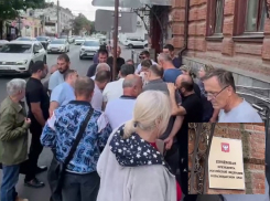 Жители Дона и Кубани передали обращение к Владимиру Путину с жалобой на таможню по делу утиль-сбора с автомобилей из Армении