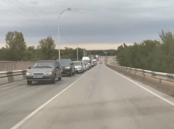 Из-за сломанного автомобиля на Цимлянском шоссе образовалась километровая пробка