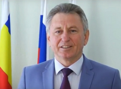 Виктор Мельников поздравляет волгодонцев с Днем России