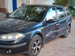Въехал в припаркованный во дворе автомобиль и позорно скрылся: в Волгодонске ищут свидетелей ДТП на Ленинградской