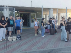 64 школьника из Волгодонска отправились на летний отдых в Неклиновский  район