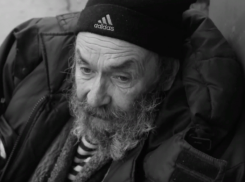 Замерз насмерть возле памятника чернобыльцам известный в Волгодонске бомж «дядя Саша» 